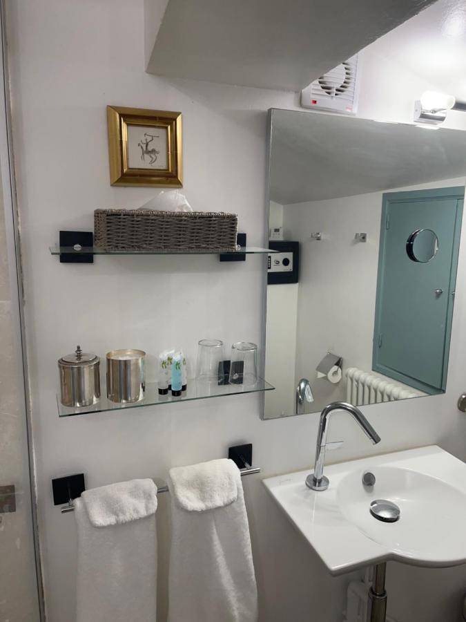 Face Au Palais Bed & Breakfast อาวีญง ภายนอก รูปภาพ